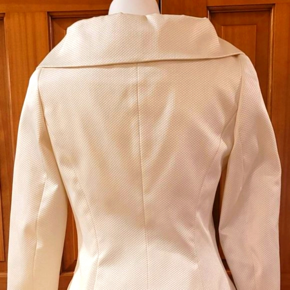 BOB MACKIE 2 Piece Cream Suit - Never Worn - Picture 3 of 11